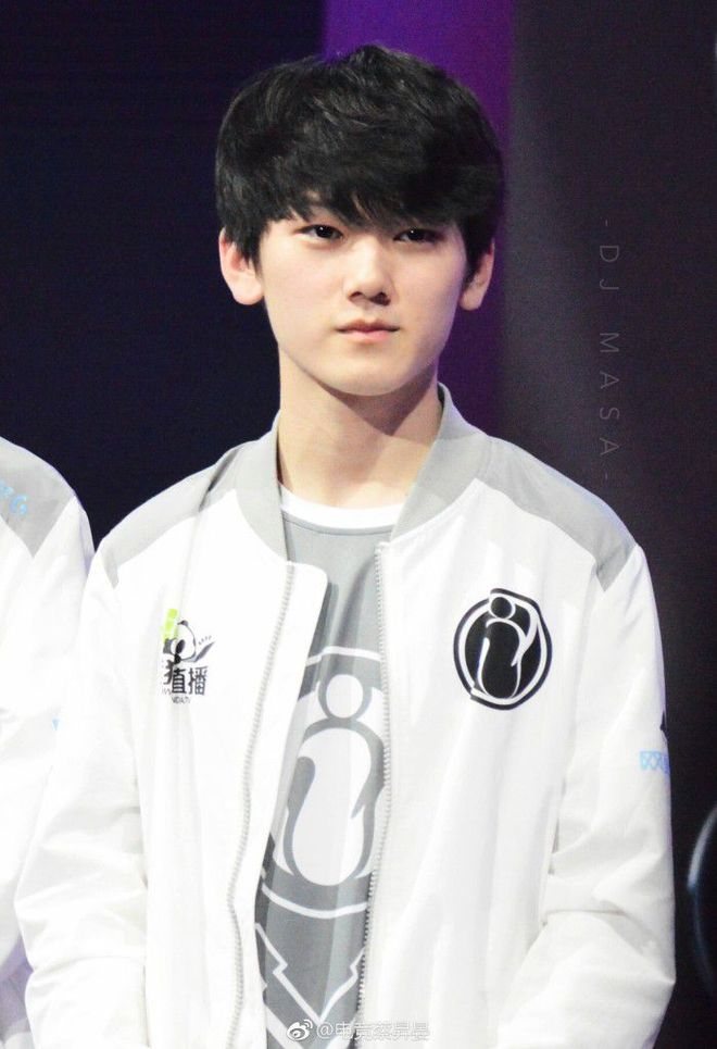 Rossy 加入 Leviatan 而不是 nataNk